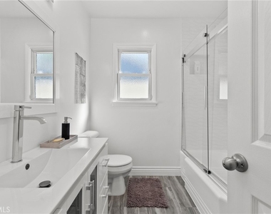 5810 Ranchito Avenue - Photo Thumbnail 17