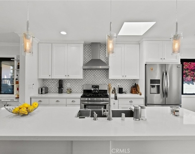 5810 Ranchito Avenue - Photo Thumbnail 14