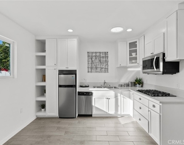 5810 Ranchito Avenue - Photo Thumbnail 27