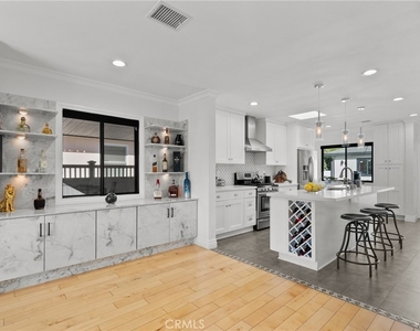 5810 Ranchito Avenue - Photo Thumbnail 11