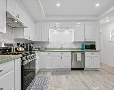 15059 Oro Grande Street - Photo Thumbnail 7