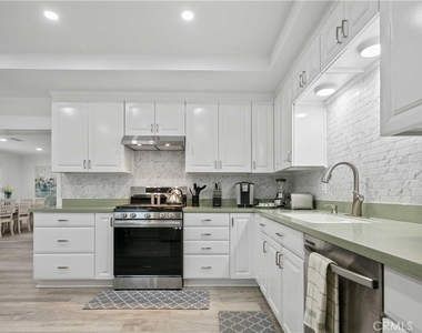 15059 Oro Grande Street - Photo Thumbnail 6
