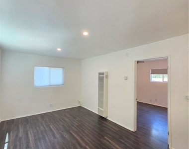 5432 Woodlake Avenue N - Photo Thumbnail 11