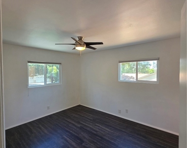5432 Woodlake Avenue N - Photo Thumbnail 12