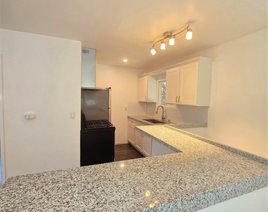 5432 Woodlake Avenue N - Photo Thumbnail 9