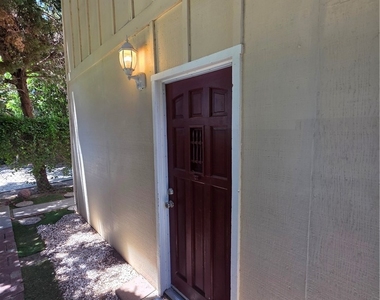 5432 Woodlake Avenue N - Photo Thumbnail 14