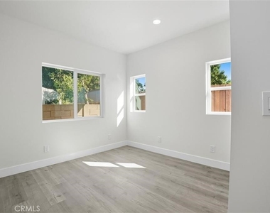 19258 Strathern St. - Photo Thumbnail 24