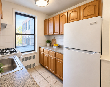 647 Albany Avenue - Photo Thumbnail 7