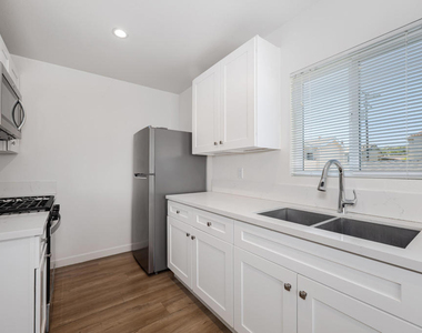 627 E Magnolia Boulevard - Photo Thumbnail 6