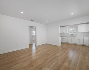 627 E Magnolia Boulevard - Photo Thumbnail 1