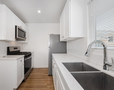 627 E Magnolia Boulevard - Photo Thumbnail 4