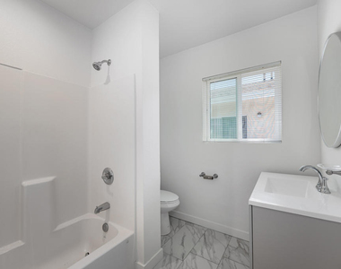 627 E Magnolia Boulevard - Photo Thumbnail 14