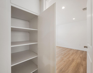 627 E Magnolia Boulevard - Photo Thumbnail 10