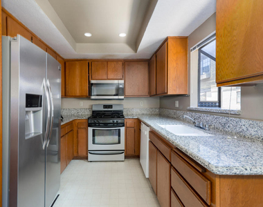 64 N Oak Avenue - Photo Thumbnail 5