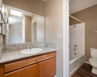 64 N Oak Avenue - Photo Thumbnail 10