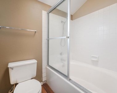 64 N Oak Avenue - Photo Thumbnail 14
