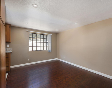 64 N Oak Avenue - Photo Thumbnail 6