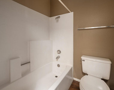 64 N Oak Avenue - Photo Thumbnail 11
