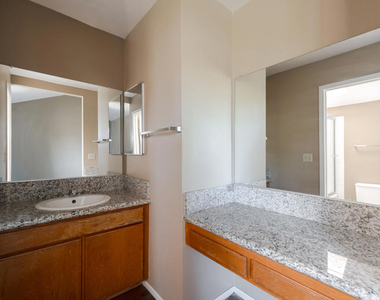64 N Oak Avenue - Photo Thumbnail 13