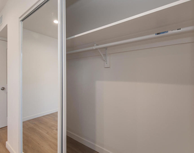 328 E Tujunga Avenue - Photo Thumbnail 8