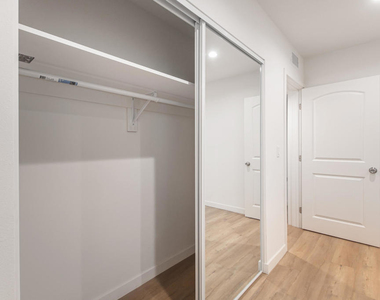 328 E Tujunga Avenue - Photo Thumbnail 10