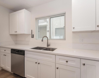 328 E Tujunga Avenue - Photo Thumbnail 1