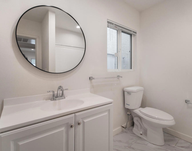 328 E Tujunga Avenue - Photo Thumbnail 5