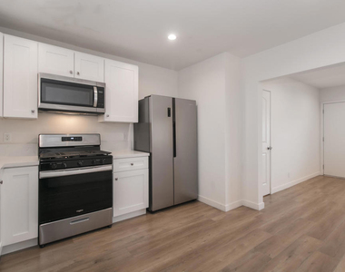 328 E Tujunga Avenue - Photo Thumbnail 2
