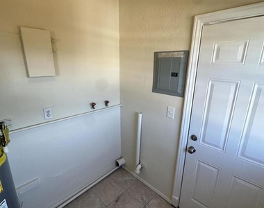 638 N Vista Street - Photo Thumbnail 13