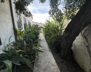 638 N Vista Street - Photo Thumbnail 2