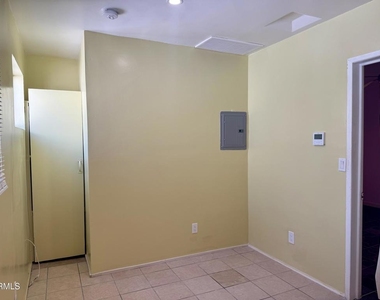 15744 Saticoy Street - Photo Thumbnail 3