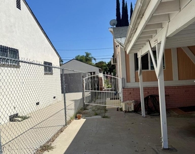 15744 Saticoy Street - Photo Thumbnail 7