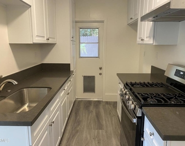 1523 N Grand Oaks Avenue - Photo Thumbnail 7