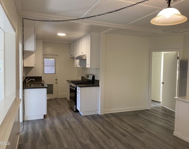 1523 N Grand Oaks Avenue - Photo Thumbnail 8