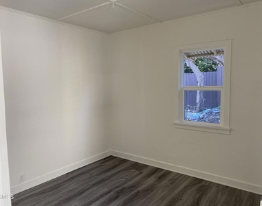 1523 N Grand Oaks Avenue - Photo Thumbnail 12