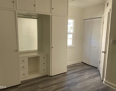 1523 N Grand Oaks Avenue - Photo Thumbnail 11