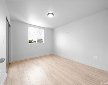 236 W 84th Place - Photo Thumbnail 6
