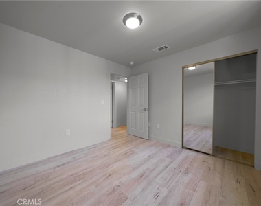 236 W 84th Place - Photo Thumbnail 5