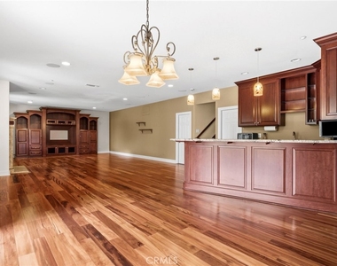 309 Whitcliff Court - Photo Thumbnail 17