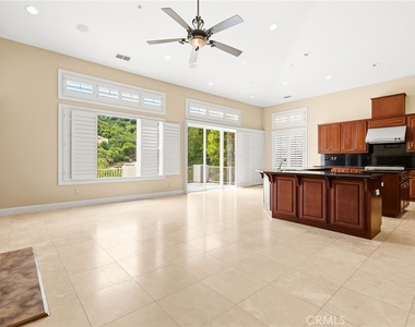 309 Whitcliff Court - Photo Thumbnail 4