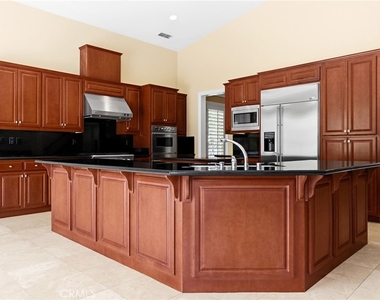 309 Whitcliff Court - Photo Thumbnail 5