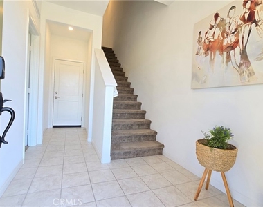 1813 Mesquite Way - Photo Thumbnail 5
