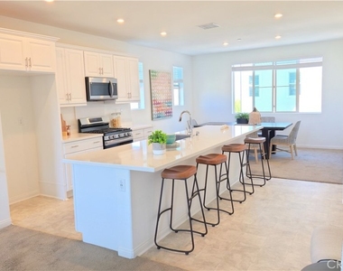 1813 Mesquite Way - Photo Thumbnail 14