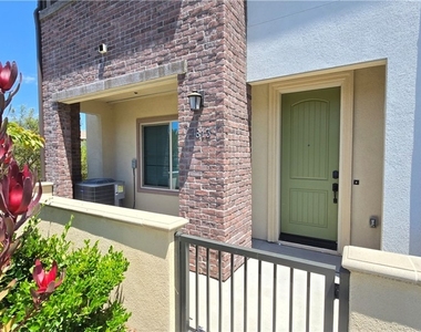 1813 Mesquite Way - Photo Thumbnail 4