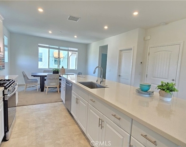 1813 Mesquite Way - Photo Thumbnail 13