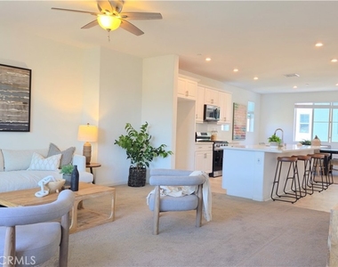 1813 Mesquite Way - Photo Thumbnail 8