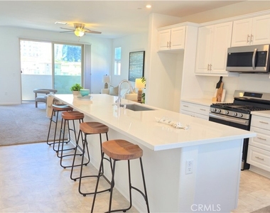 1813 Mesquite Way - Photo Thumbnail 15