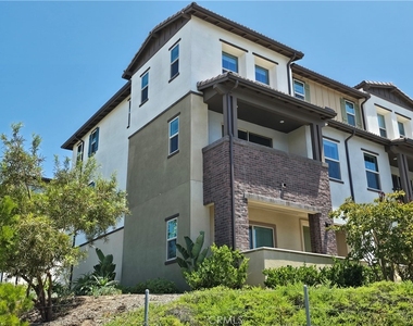1813 Mesquite Way - Photo Thumbnail 2