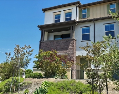 1813 Mesquite Way - Photo Thumbnail 3