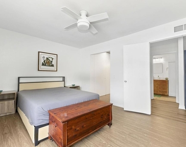 2033 Shadytree Lane - Photo Thumbnail 11